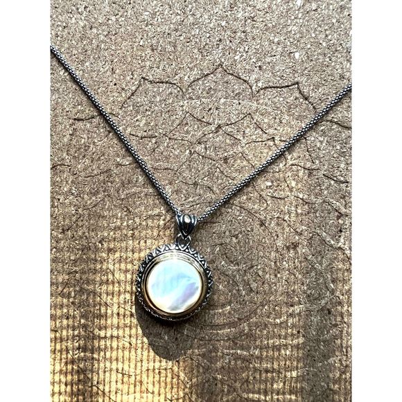 Antique silver necklace with Mother of Pearl Dome pendant - Picture 2 of 7